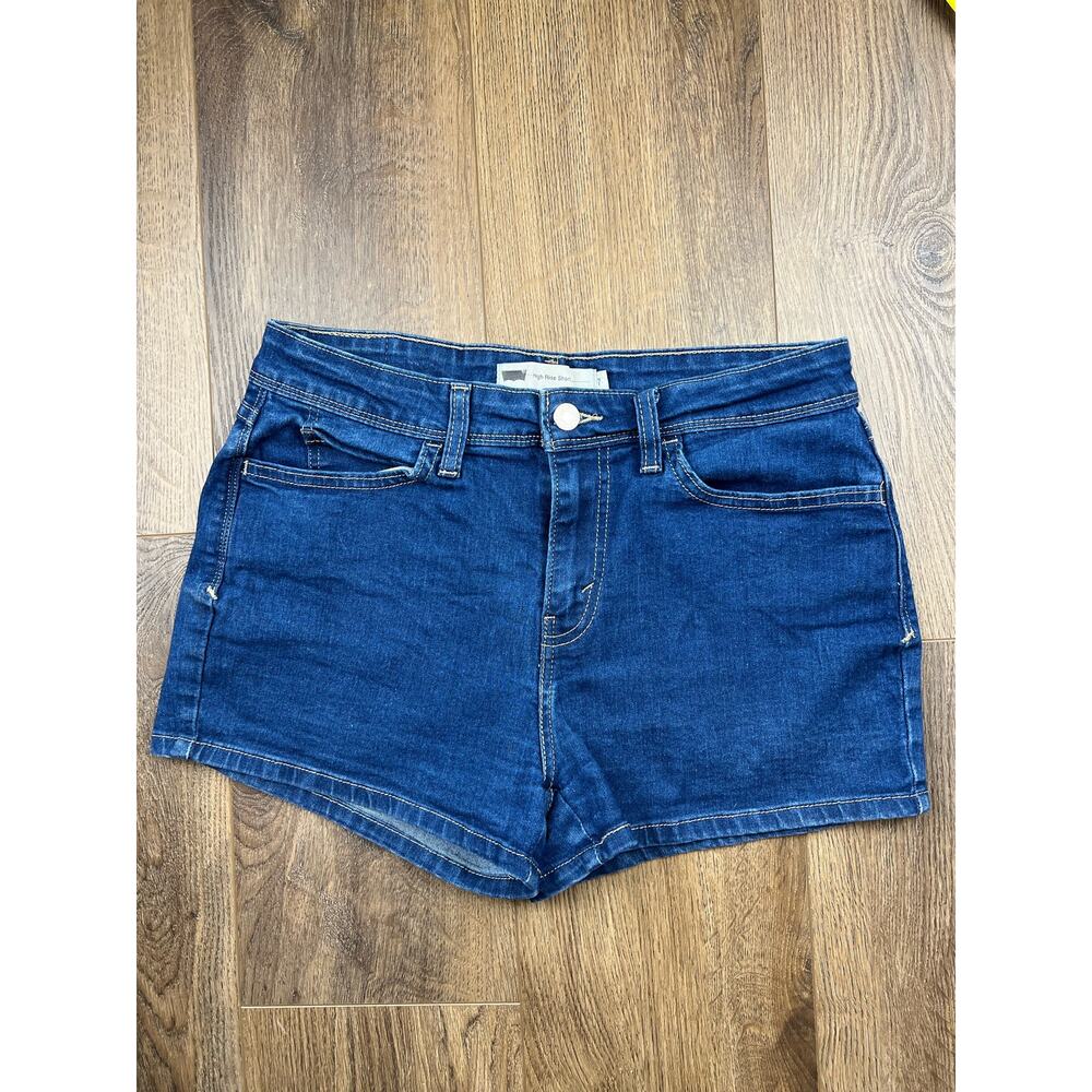 Levi’s high rise short clean blue denim size 7/28
